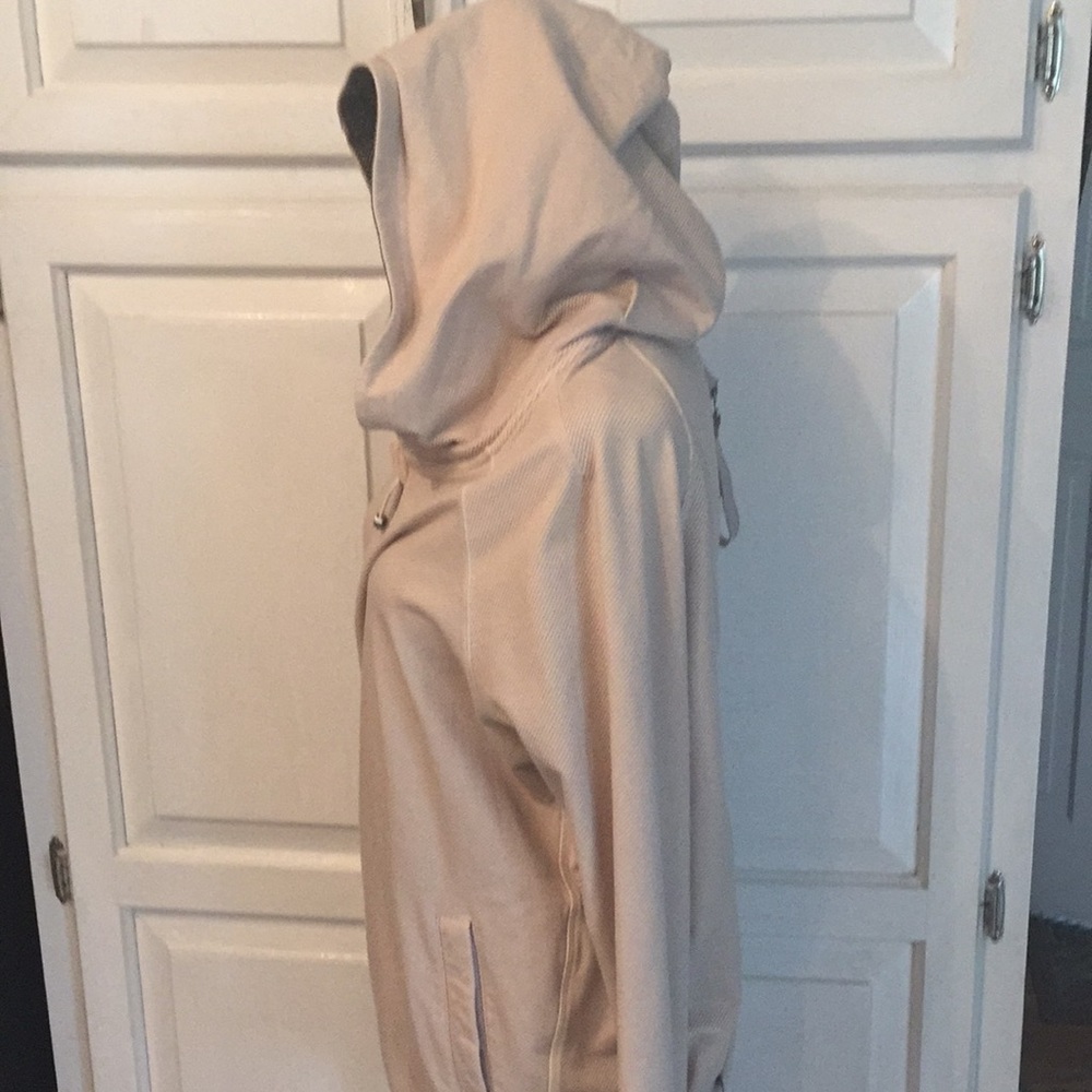 Lululemon jacket - Picture 5 of 14